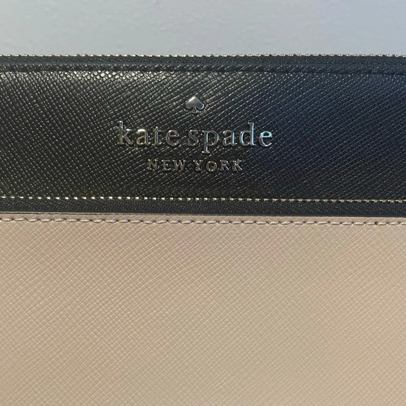 Kate Spade Medium Saffiano Leather Wristlet wallet beige and black colour - Picture 2 of 4